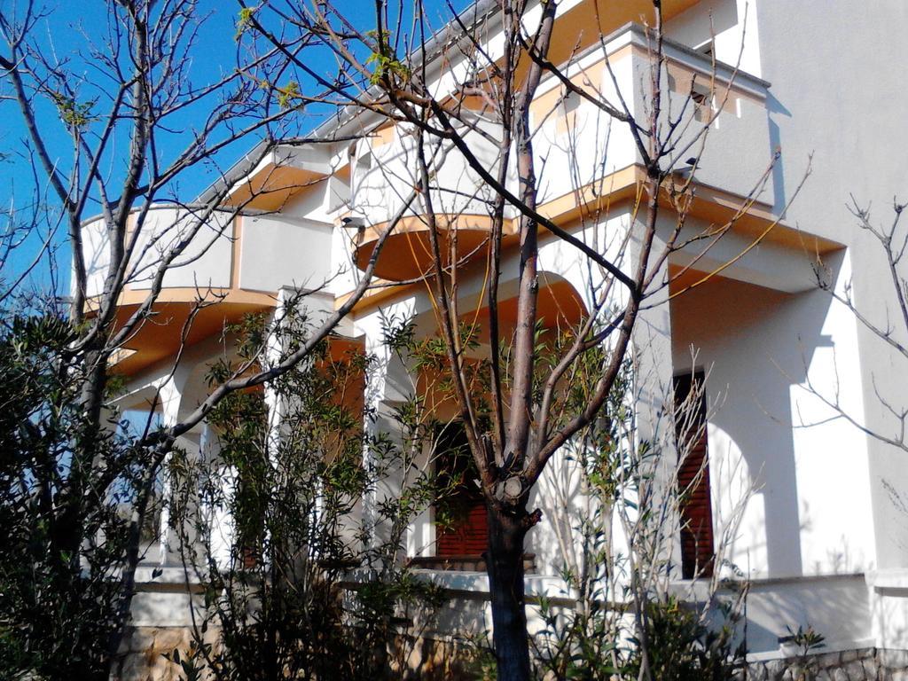 Apartments Kresimir Beauty With Shadow Trees And Parking Place Pag Town Exterior foto